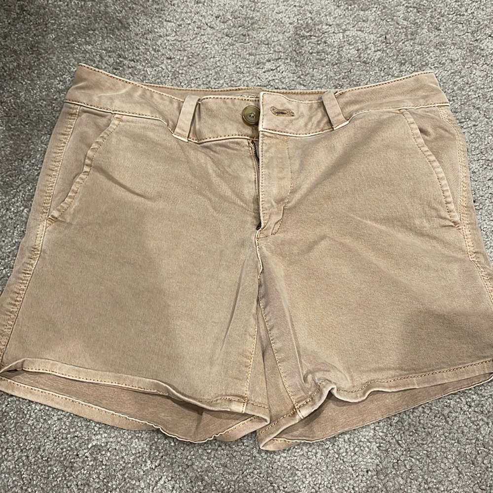 Kaki shorts